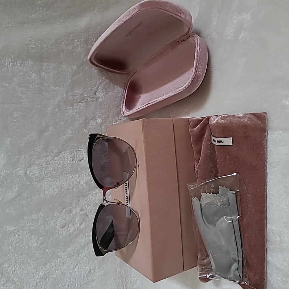 MIU MIU SUNGLASSES